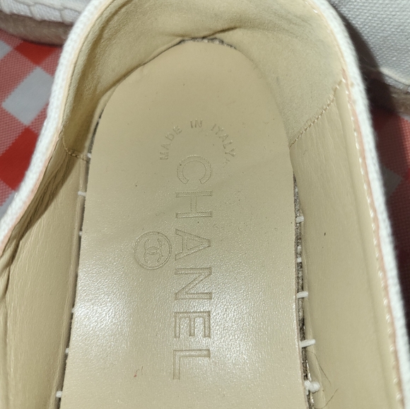 Excellent Condition Chanel White & Black Size 6.5 Espadrilles. ๐ - Picture 11 of 16